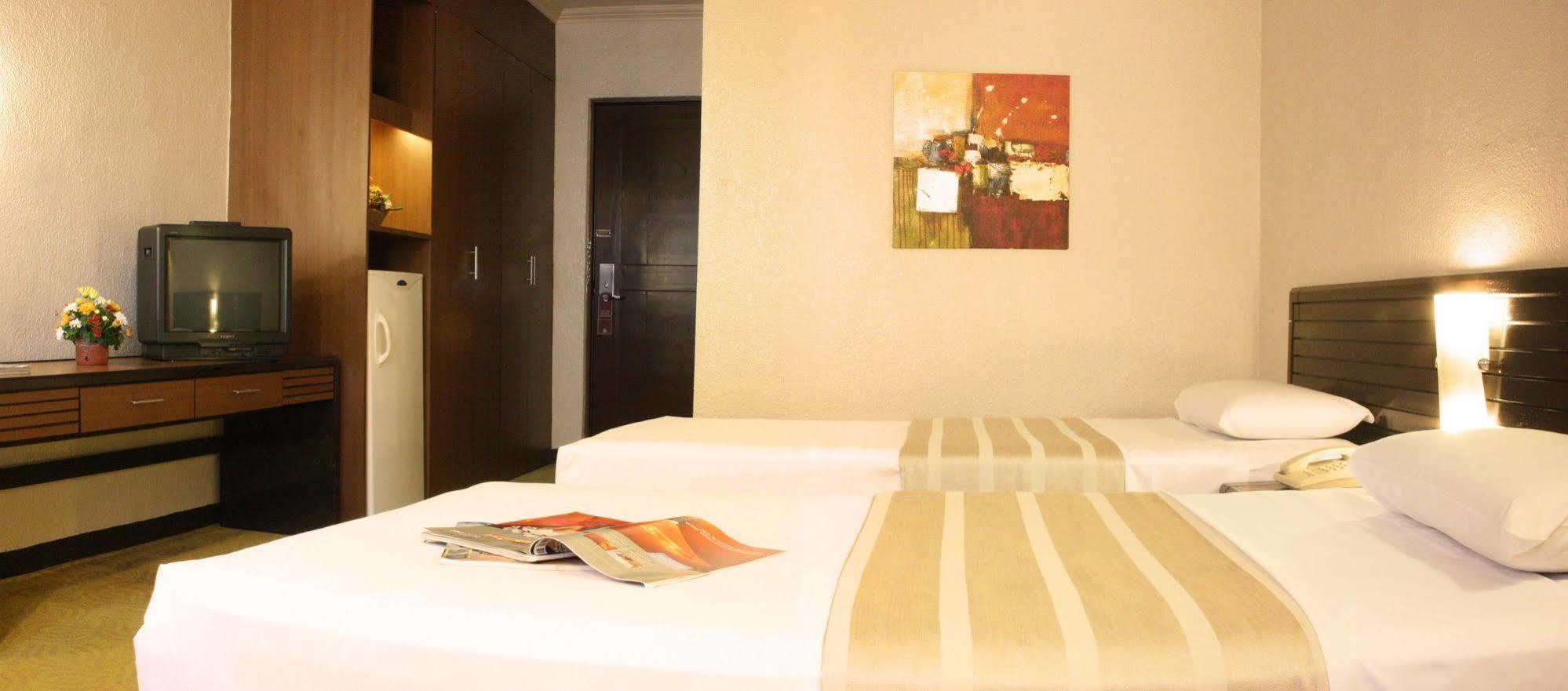 Rothman Hotel Manila Kültér fotó